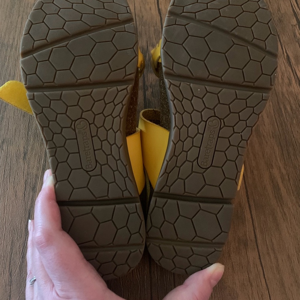 Women's Bartraps Sandals Size 7 Mellow Yellow Happy W/ Box - Picture 8 of 8